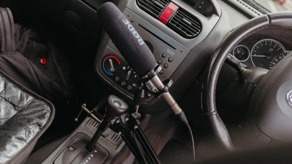 microphone mounted in car